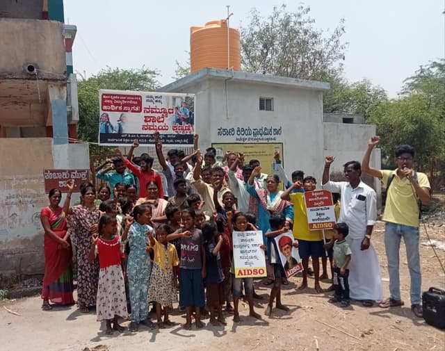 ಶಾಲೆ ವಿಲೀನ ವಿರೋಧಿಸಿ ಗ್ರಾಮಸ್ಥರ ಪ್ರತಿಭಟನೆ