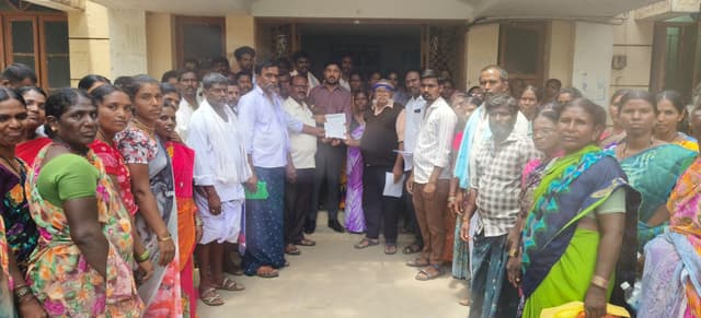 ವಸತಿ ನಿವೇಶನಕ್ಕಾಗಿ ದಲಿತ ಕುಟುಂಬಗಳ ಮನವಿ
101 ಕುಟುಂಬಗಳಿಗೆ ಸರ್ಕಾರದಿಂದ ಜಾಗ ಮಂಜೂರು ಮಾಡುವಂತೆ ಜಿಲ್ಲಾಧಿಕಾರಿಗಳಿಗೆ ಒತ್ತಾಯ