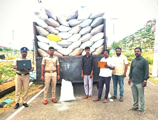 ಅಕ್ರಮ ಪಡಿತರ ಅಕ್ಕಿ ಸಾಗಣೆ ಭೇದಿಸಿದ ಪೊಲೀಸರು
22.10 ಟನ್ ಅಕ್ಕಿ, ₹10 ಲಕ್ಷ ಮೌಲ್ಯದ ಲಾರಿ ಜಪ್ತಿ