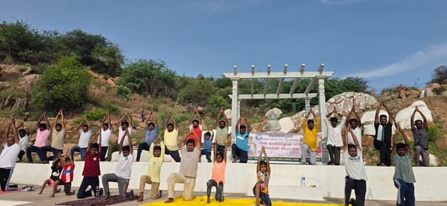 ದೇವನಾಮಪ್ರಿಯ ಬಯಲು ಬೌದ್ಧ ವಿಹಾರದಲ್ಲಿ ಯೋಗ ದಿನಾಚರಣೆ