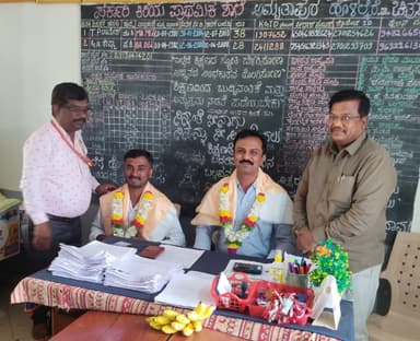 ಐದು ದಿನದಲ್ಲೇ ಎಸ್ಐಆರ್ ವಿಶೇಷ ಮತಪಟ್ಟಿ ಪರಿಷ್ಕರಣೆ ಪೂರ್ಣ: ರಾಷ್ಟ್ರಪ್ರಶಸ್ತಿ ಪುರಸ್ಕೃತ ಶಿಕ್ಷಕ ಟಿ.ಪಿ. ಉಮೇಶ್ಗೆ ತಹಸಿಲ್ದಾರರ ಅಭಿನಂದನೆ