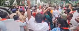 ಕಾಂಗ್ರೆಸ್ ಕಚೇರಿ ಮೇಲೆ ದಾಂದಲೆ: ಬಿಜೆಪಿ ವಿರುದ್ಧ ದೂರು- ಎಂಎಲ್ಸಿ ಹೇಮಲತಾ ನಾಯಕ ಸೇರಿ ೧೬ ಜನರ ಮೇಲೆ ಎಫ್ಐಆರ್