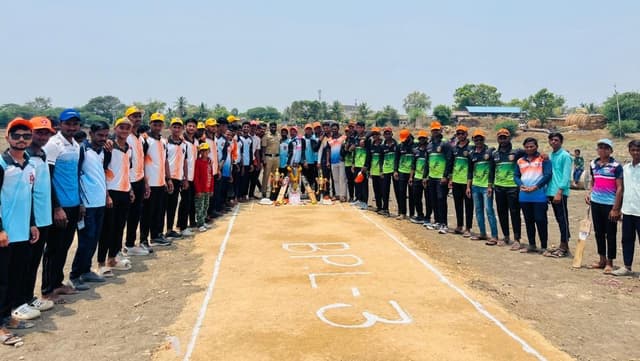 ಬನಹಟ್ಟಿ ಪ್ರೀಮಿಯರ್ ಲೀಗ್ ಪ್ರಾರಂಭೋತ್ಸವ*